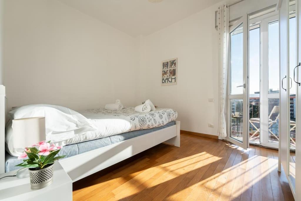 Crystal House Front Tramvia Florence
